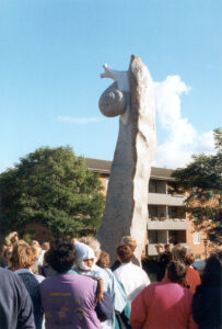 Bredballesneglen (1991). Granit. Boligforeningen Østerbo, Bredballe, Vejle.