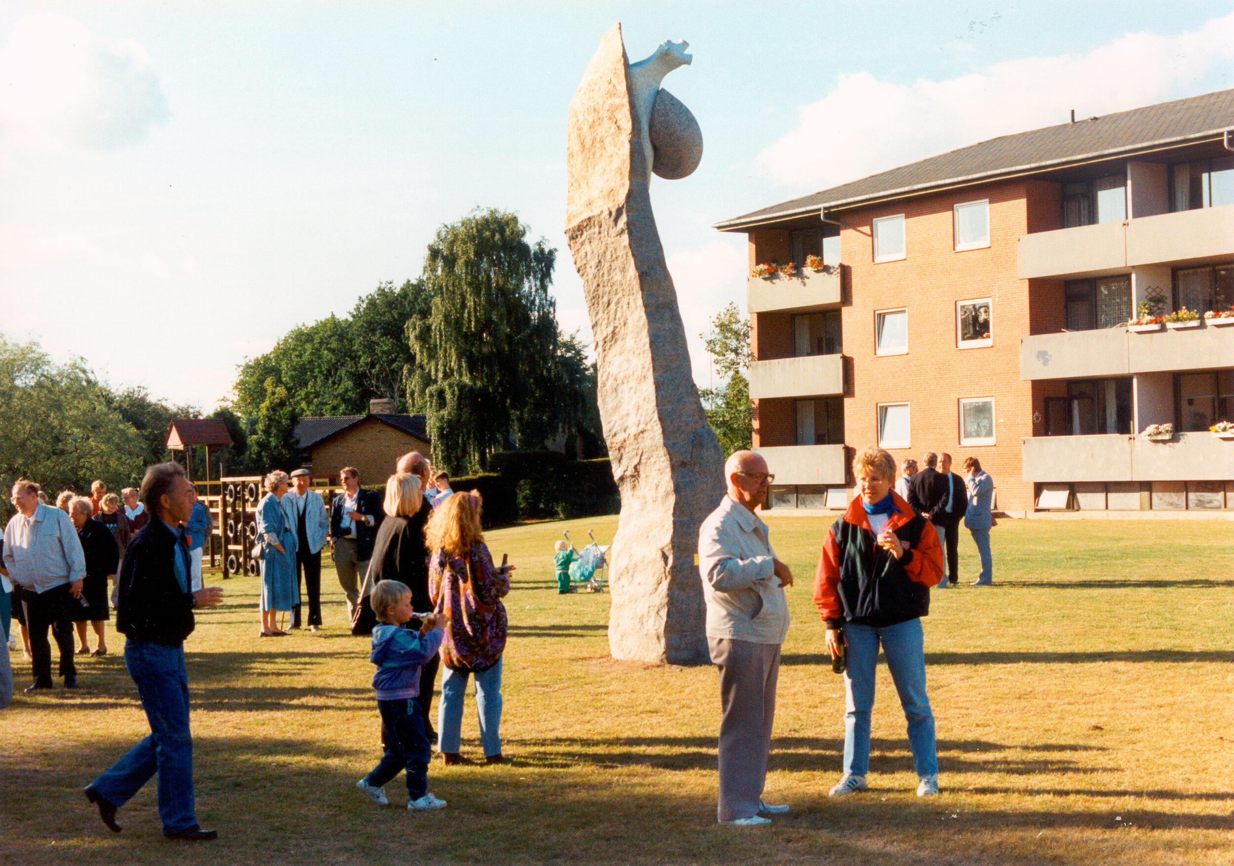 Bredballesneglen (1991). Granit. Boligforeningen Østerbo, Bredballe, Vejle.