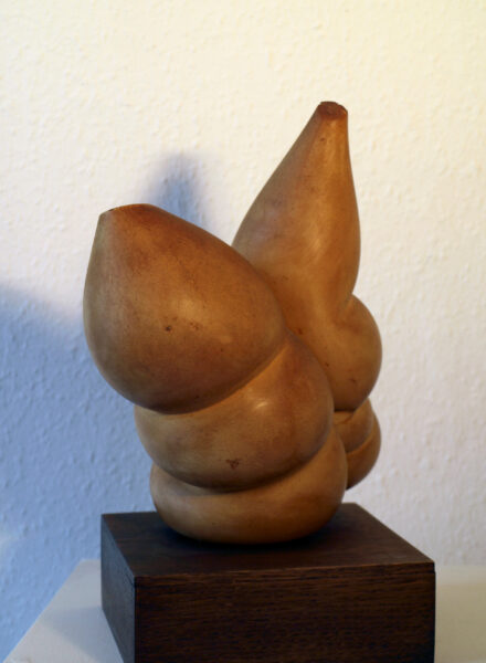 Par Nr. 2 (1985). Linoliemættet alabastergips. Højde 30 cm.