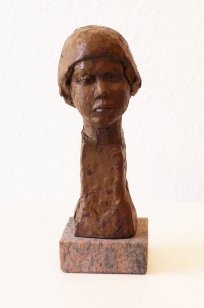 Simon (1976). Portrætskitse. Ler. Højde inkl. granitsokkel 20 cm.